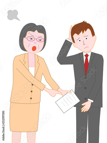 仕事のミスで会社の上司に叱られるビジネスマン。
