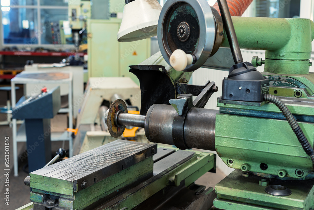 Internal grinding machine. Shop for metal machining. Internal grinding machine. Shop for metal machining.
