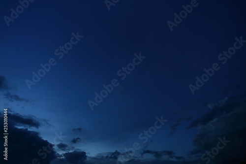 Stampa su tela black cloud on blue night sky