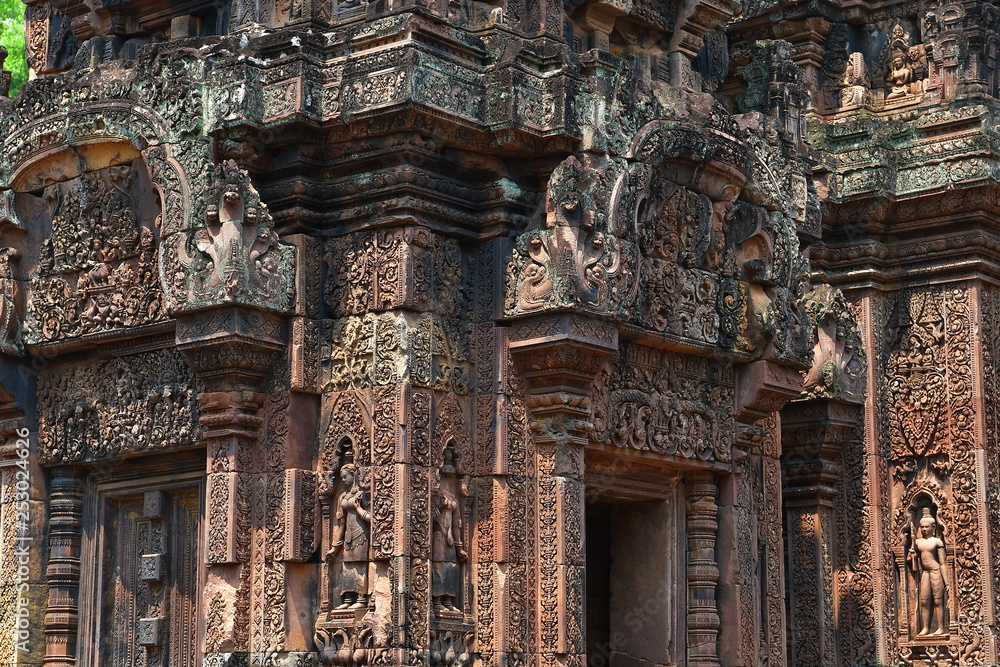 Le temple de Banteay Srei à Angkor (Cambodge)