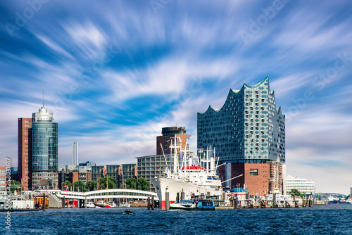 Hamburg Hafen und Oper photo