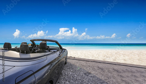 Foto Summer car and sea landscape