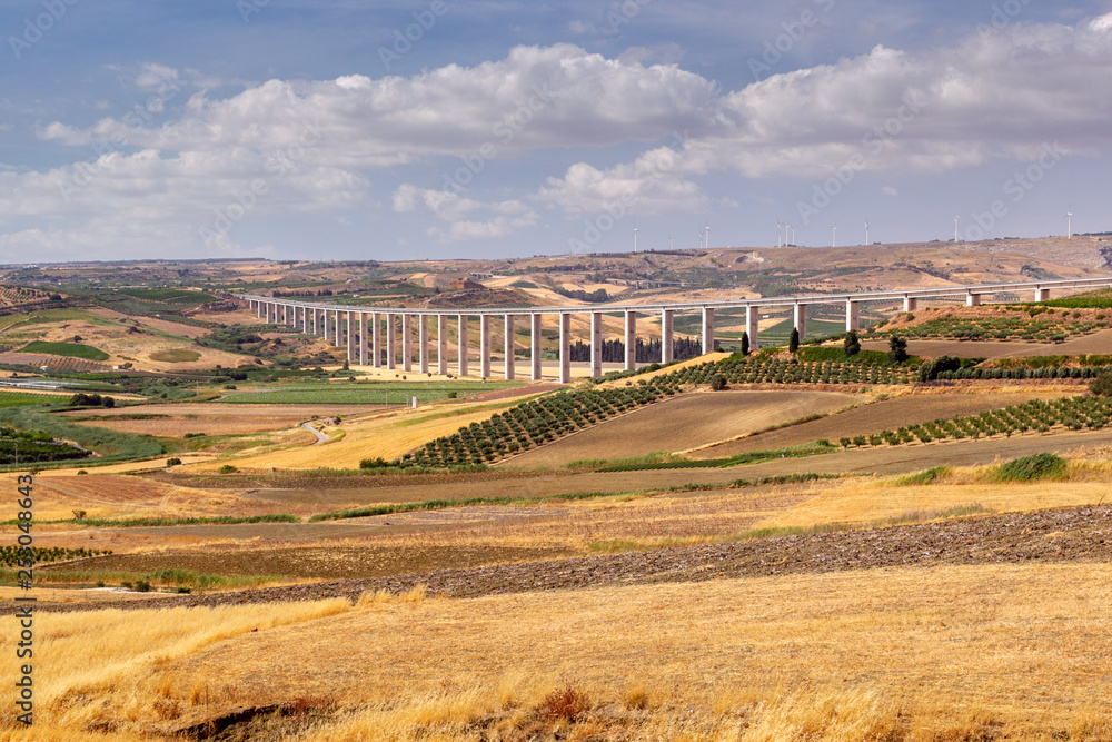 Ponte, viadotto autostrada in Sicilia, Italia