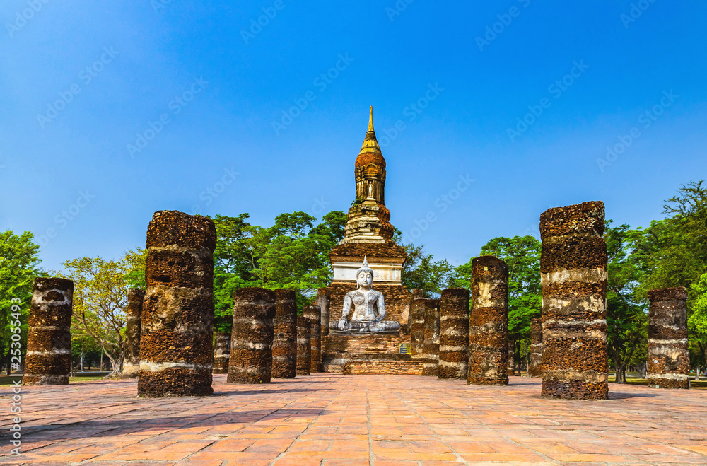 Fototapeta premium Sukhothai historical park and surrounding area example Wat Si Chum, Wat Traphang-Thong, Sorasak Temple in the midday and twilight
