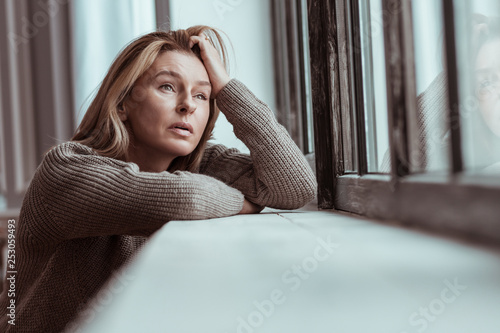 Canvas Print Woman thinking about suicide after personal problems