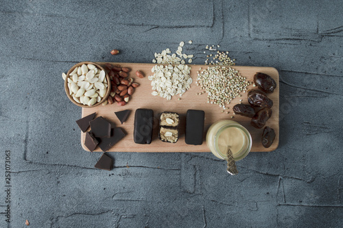 Canvas-taulu Homemade snickers bar without sugar