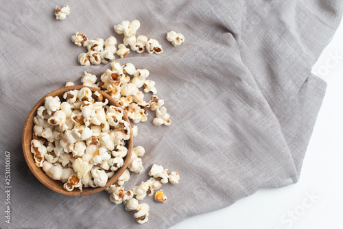 Popcorn in bowl on white background © Elchin