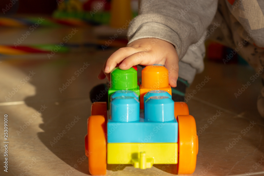 Naklejka premium child playing with plastic blocks
