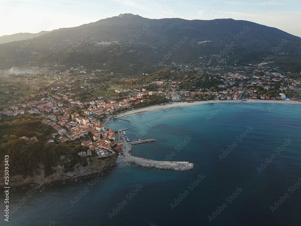 Veduta aerea di Marina di Campo, isola d'Elba, Toscana, Italia