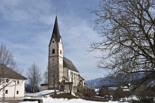 Kirche, Unteres Gailtal, Kärnten, Mariae Namen, Pfarrkirche, Göriach, Dreulach, Sonnenuhr, Kirchturm, Turm, Stiege, Treppe, Tor, Pforte, Karner, Turm, Kirchturm, gotisch, spätgotisch, Gotik  photo