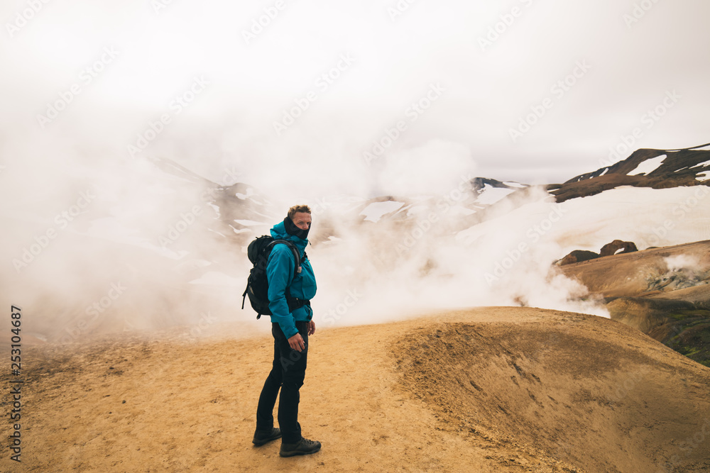 Obraz premium Man hiking at the Kerlingarfjöll geothermal area Icealnd with a great weather 