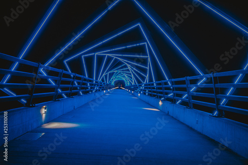 Tablou pe pânză The High Trestle Trail Bridge in Boone, Iowa during the Night
