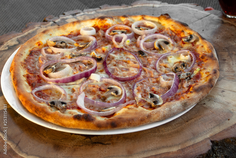 Pizza with sour cream, bacon, mushrooms, red onion, red roasted pepper, yellow cheese, olive oil and oregano. Pizza with sour cream, bacon, mushrooms, red onion, red roasted pepper, yellow cheese, olive oil and oregano.