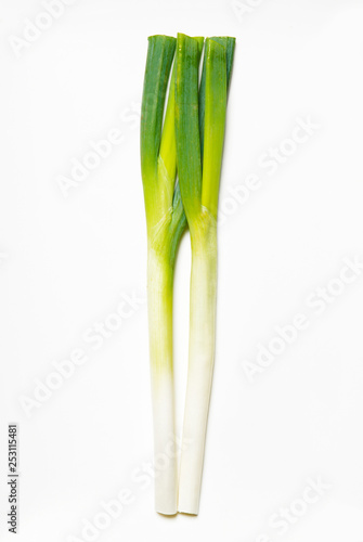 Fototapeta Naklejka Na Ścianę i Meble -  green onion isolated on white background