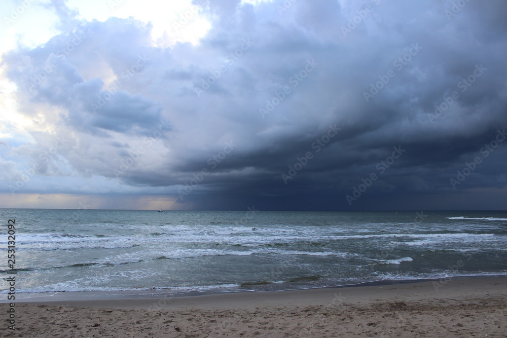 Gewitterwolken über dem Meer Gewitterwolken über dem Meer