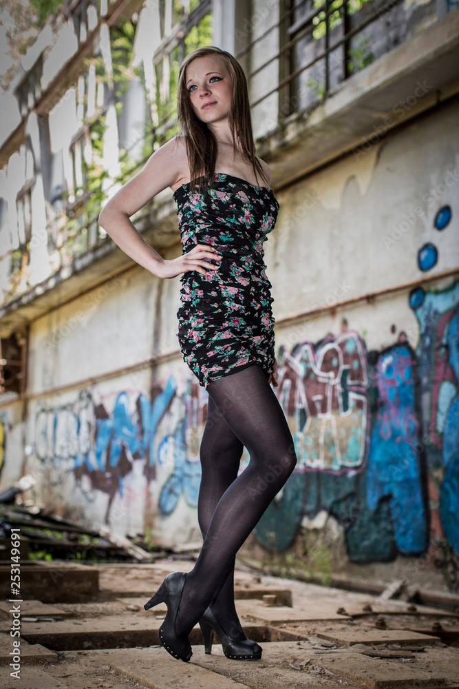 Fashionshooting vor Graffiti Fashionshooting vor Graffiti