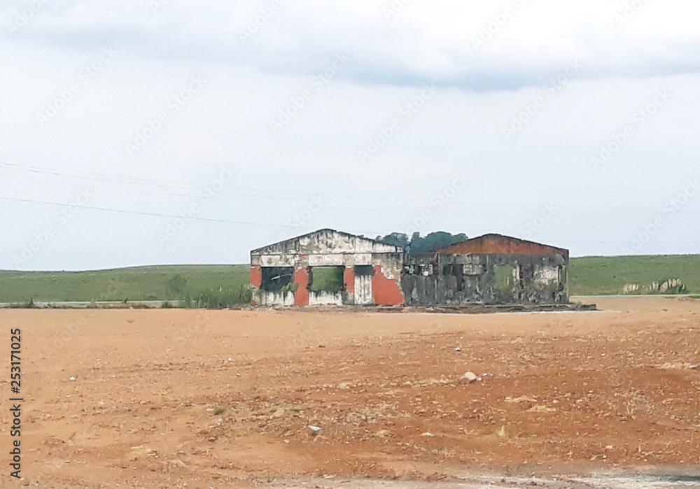 Fototapeta premium abandoned house