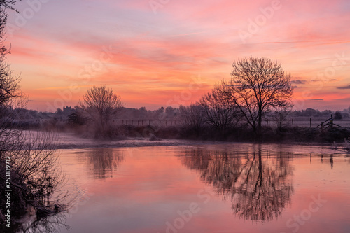 Wallpaper Mural Stour sunrise Torontodigital.ca