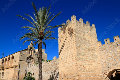 Porta del Moll, Main gate to the old town of Alcudia, Mallorca, Balearic Islands, Spain