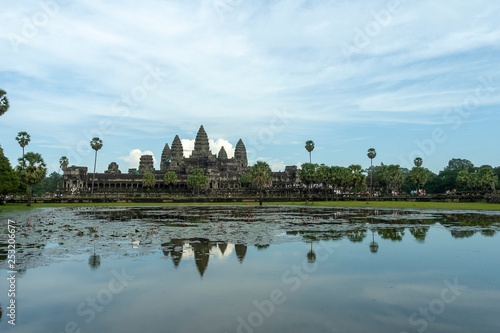 Angkor wat in Cambodia © Kazu