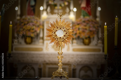 Bild auf Leinwand Ostensorial adoration in the catholic church