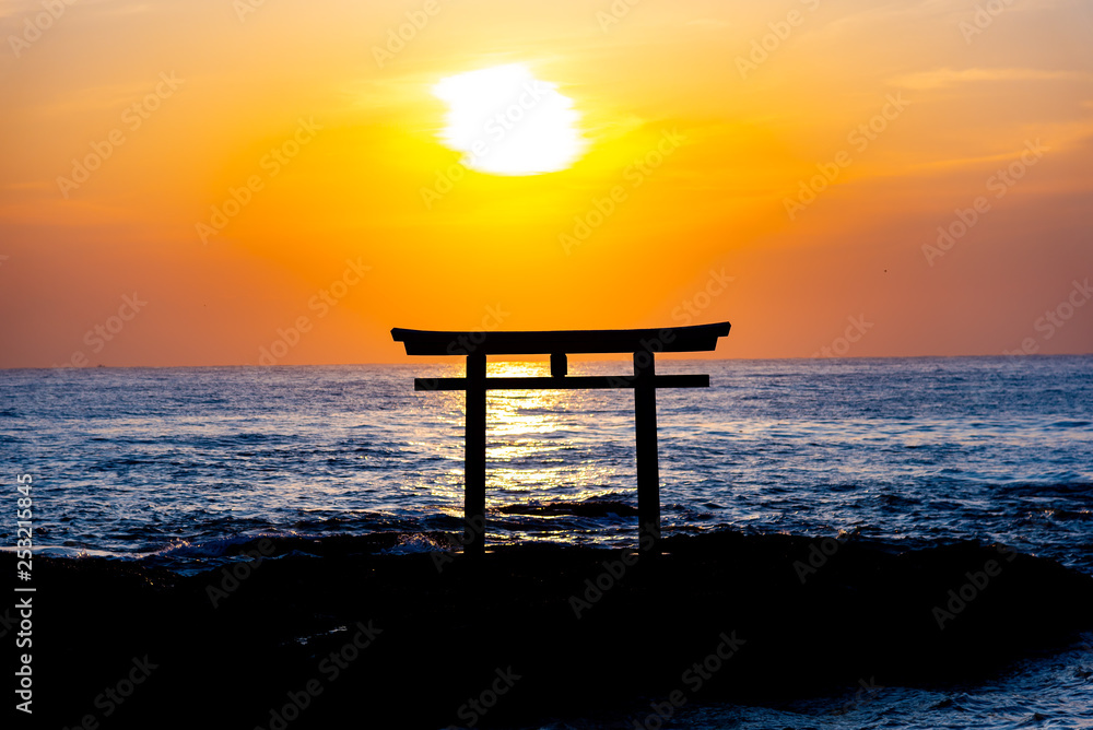 海の中の鳥居 海の中の鳥居