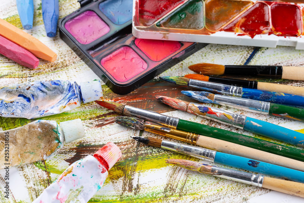 Fototapeta premium Paint brushes and paints for drawing.