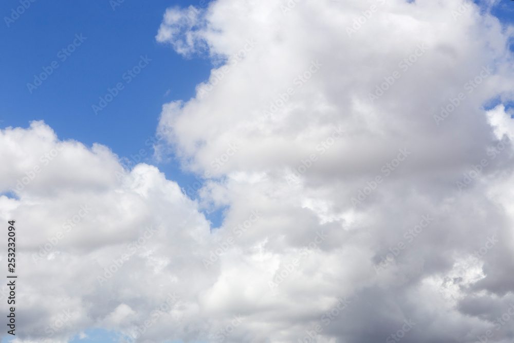Obraz premium Cumulus clouds in the sky above the Atherton Tablelands in Tropical North Queensland, Australia