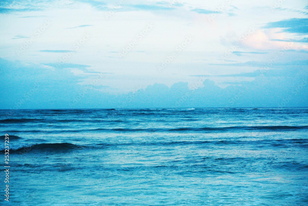 Fototapeta premium sea and blue sky