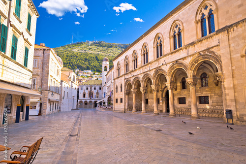 Fototapeta Naklejka Na Ścianę i Meble -  Tourist stone street in Dubrovnik morning view