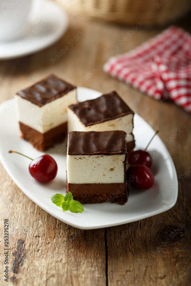 Chocolate vanilla souffle cake Chocolate vanilla souffle cake