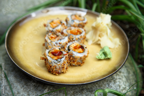 Spicy salmon quinoa rolls