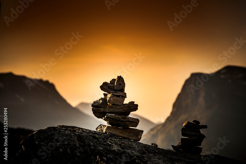 Steinpmännchen im Gebirge © by-studio