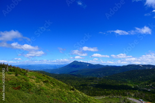 十和田八幡平国立公園。八幡平山頂より岩手山を望む。岩手 日本。６月下旬。