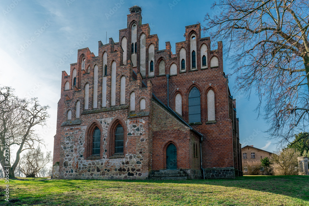 Neogotische Dorfkirche in Linum Brandenburg Deutschland