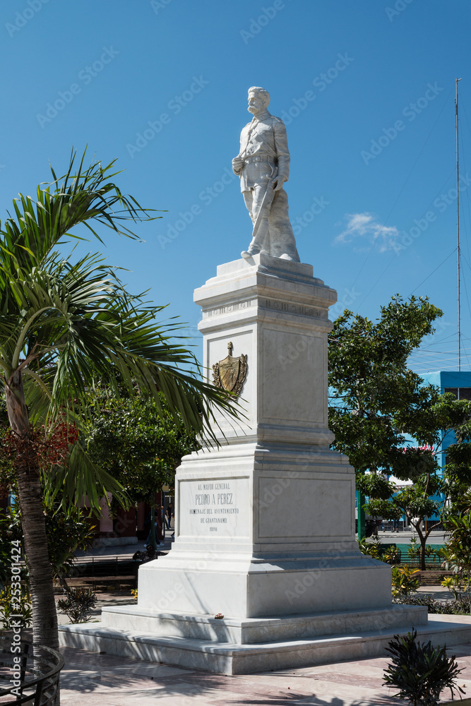 Kuba, Guantanamo;  Statue  