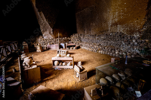 Fontanels cemetery, Cimitero delle Fontanelle of Naples it is perhaps one of the most mysterious places in the city of Naples. Italy