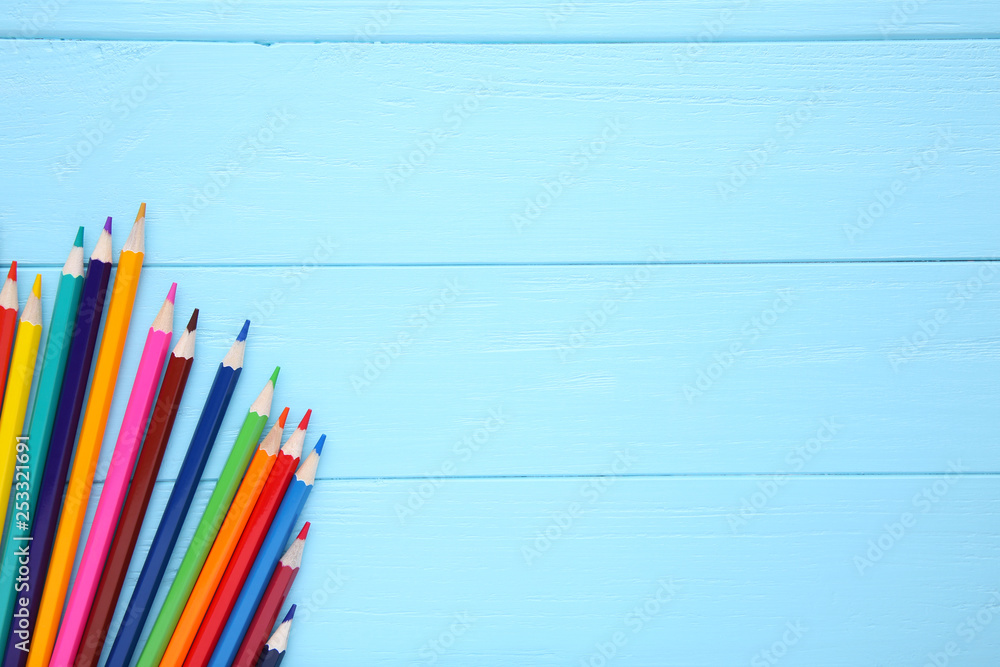Obraz premium Many different colored pencils on blue background