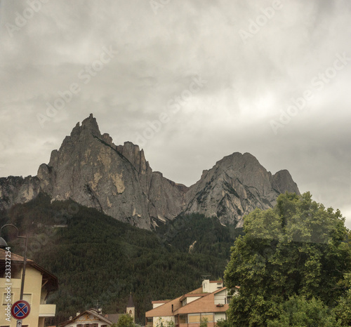 The Seis am Schlern, dolomites viewed at Kastelruth, Castelrotto in Italy © SkandaRamana