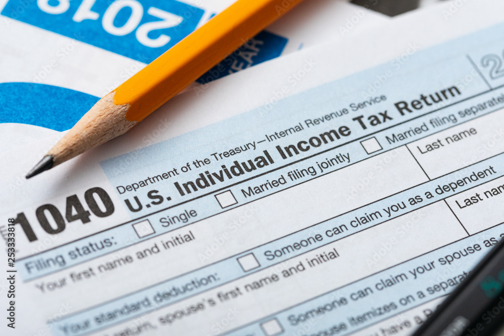 Obraz premium United States 1040 Tax Forms With Calculator For 2018 2019 Season
