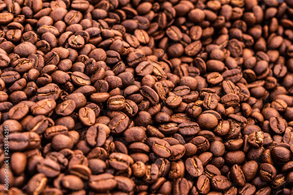 Fototapeta premium Tło palonych ziaren kawy