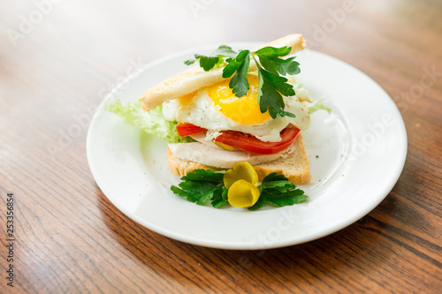 sandwich with tomato and baked egg