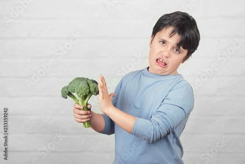 Child do not like to broccoli photo