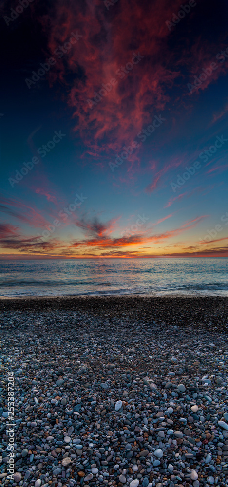 Obraz premium Colorful sunset on the sea. Beautiful nature.