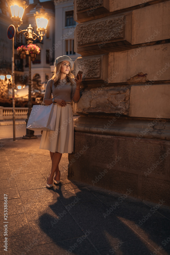 Naklejka premium Come join me for a walk in the city