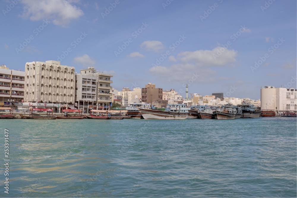 Obraz premium Dubai creek au centre de Dubaï aux émirats arabes unis