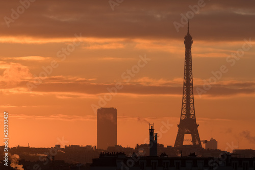 paris tour eiffel soleil matin orange france tourisme visiter toit © shocky