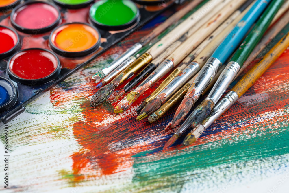 Obraz premium Paint brushes and paints for drawing.