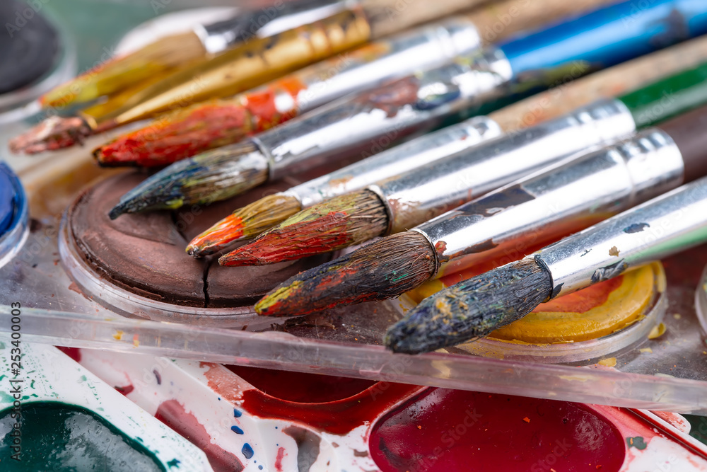 Obraz premium Paint brushes and paints for drawing.