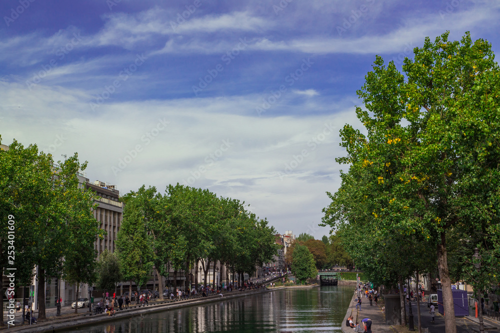 Fototapeta premium Canal Saint-Martin